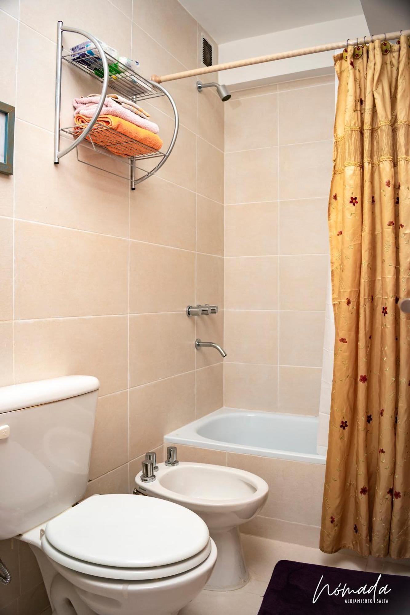 Apartamento Departamento En Calle Principal, Cómodo, Hasta 4.